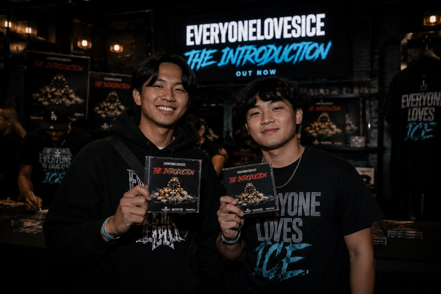 EveryoneLovesIce signing collector CDs for fans